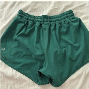 Kelly green lululemon hotty hot shorts brand new